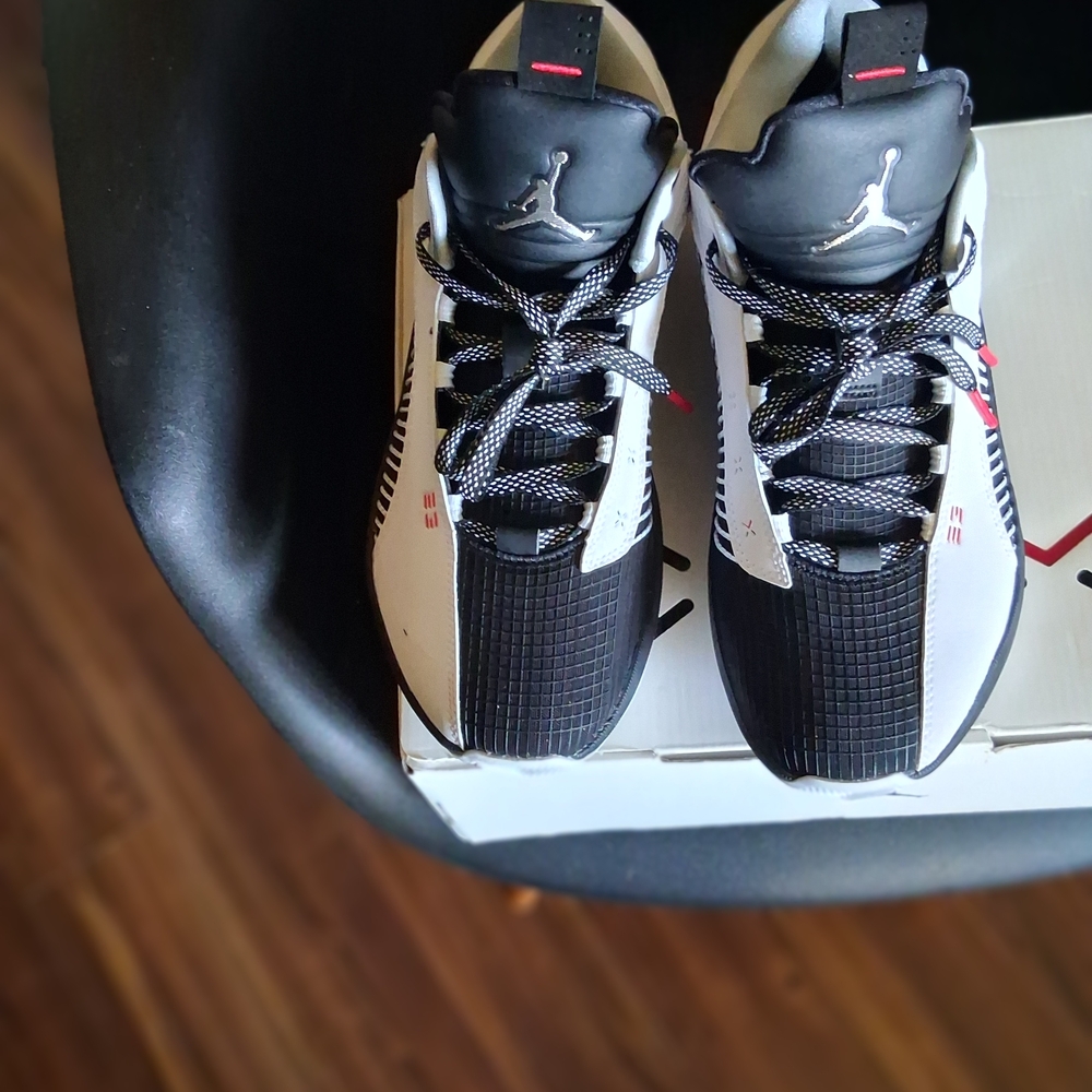 Jordan XXXV White Metallic Silver Black Low Mens 11.5 With Original Box - Picture 7 of 16